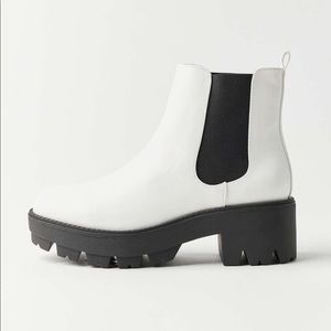 NWT Urban Outfitters Remy Chelsea Boot